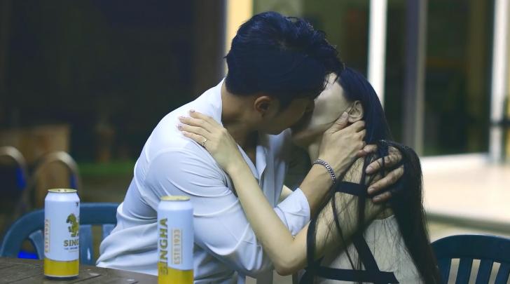 truyen tranh sẽx Làm thịt nhỏ em kế thì bị chị họ phát hiện và cái kết